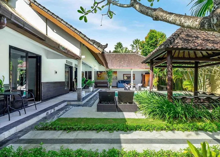 Villa A B C 8br Private Pool And Kitchen Legian