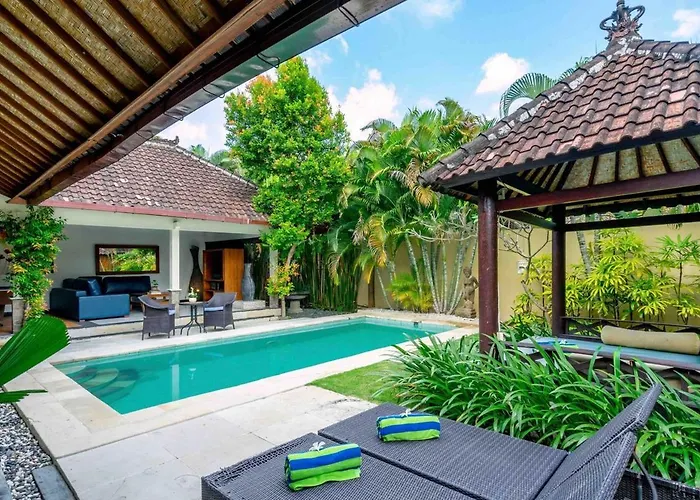 Villa A B C 8br Private Pool And Kitchen Legian