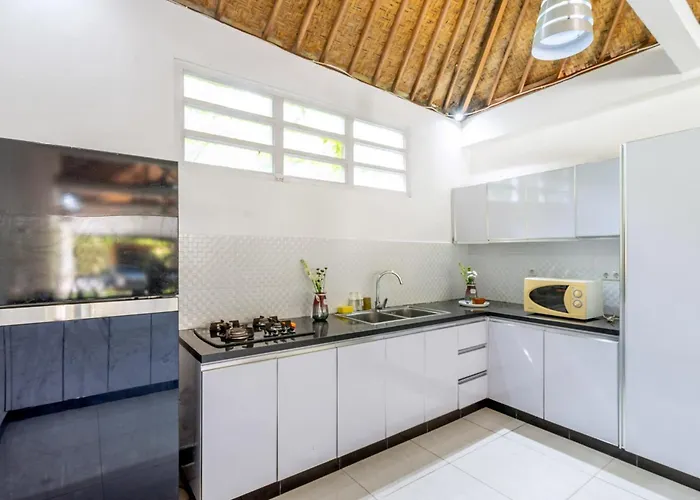 A B C 8br Private Pool And Kitchen Legian