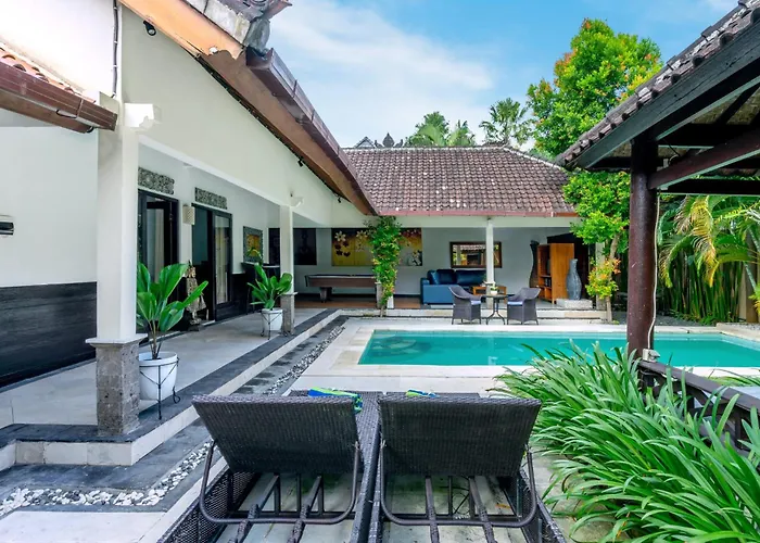 A B C 8br Private Pool And Kitchen Legian